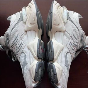 New Balance 9060 Women’s Shoes